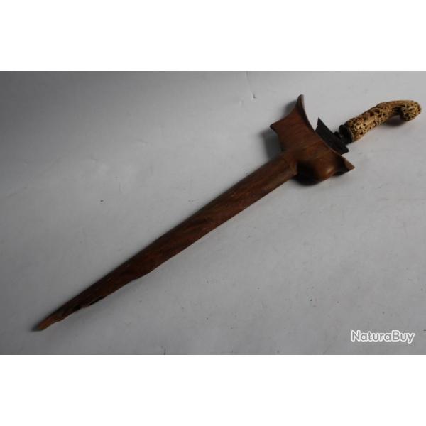 Ancien couteau malais Kriss