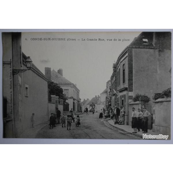 CPA Cond�-Sur-Huisne La Grande rue vue de la place Orne