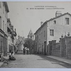 CPA L'Aveyron pittoresque Mur de Barrez Avenue d'Entraigues