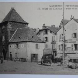 CPA L'Aveyron pittoresque Mur de Barrez Place de la vieille Tour