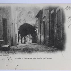 CPA Nyons Une rue des Vieux quartier Drôme