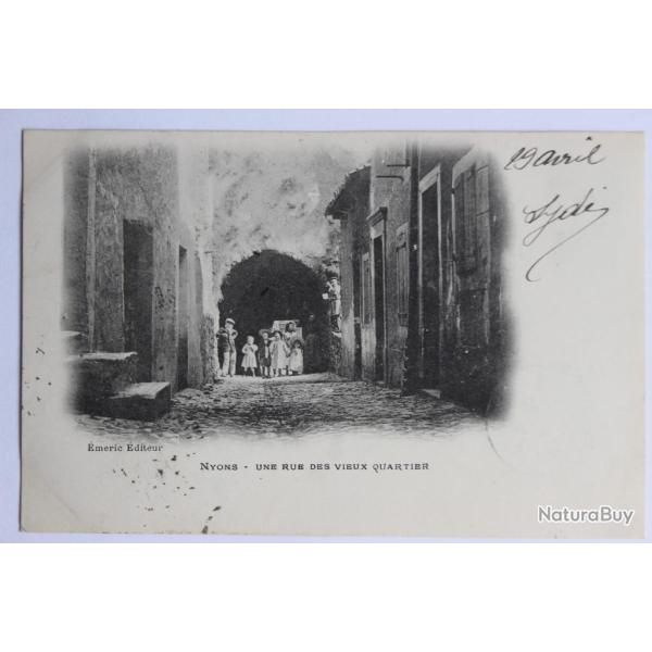 CPA Nyons Une rue des Vieux quartier Dr�me