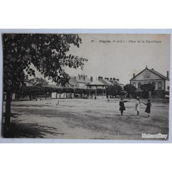 CPA Digoin Place de la R�publique Sa�ne-et-Loire