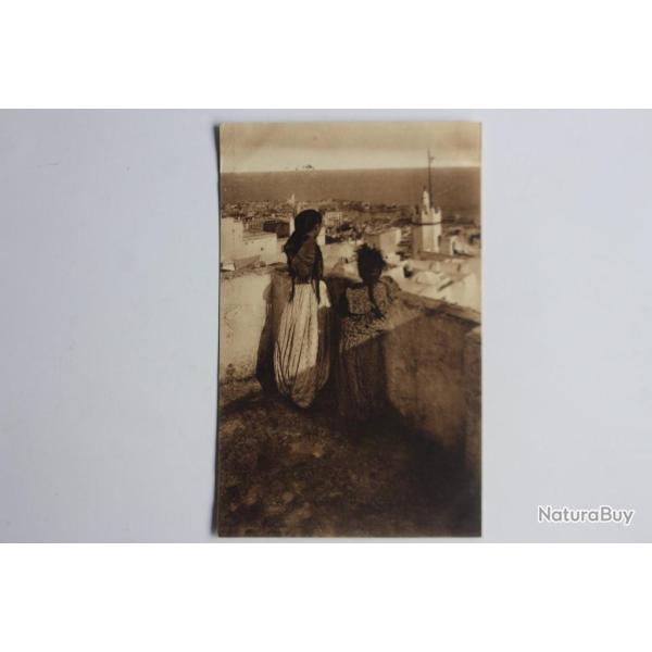 Carte postale ancienne Mauresques sur la terrasse Alg�rie