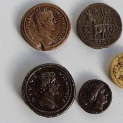 Anciens moulages 5 monnaies antiques