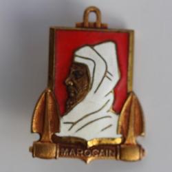 Insigne Escorteur Marocain rouge organeau ajour&eacute; (Courtois)