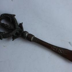 Ouvre lettre - coupe papier bronze dauphins