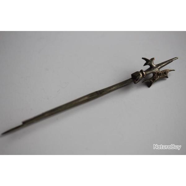 �pingle � cravate hallebarde miniature hache arme