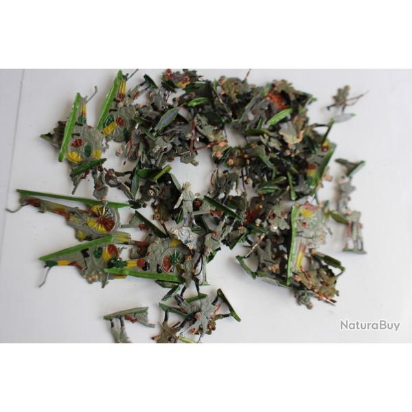 Lot 13 soldats plats d'�tain Suisses Allemands