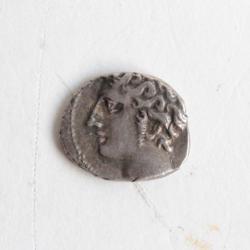 Monnaie Gauloise argent  MASSALIA - MARSEILLE Obole MA, tête à gauche