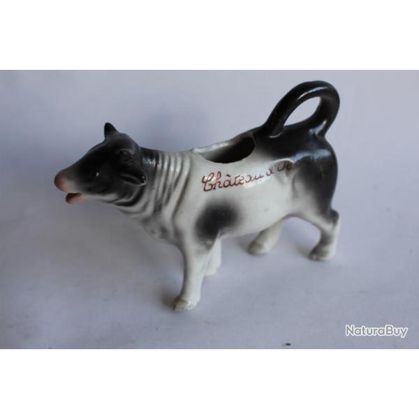 Pot a cr�me porcelaine souvenir  Chateau d'ue.?  vache