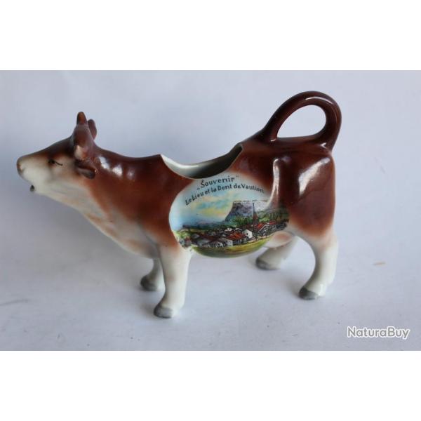 Pot a cr�me porcelaine souvenir  Le lieu et La Dent de Vaulion vache