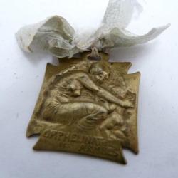 Insigne orphelinat des armées R. LALIQUE
