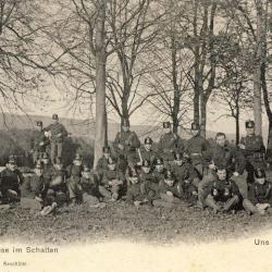 CPA Militaria Soldats Suisse Une halte en for&ecirc;t Ruhepause im Schatten