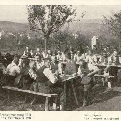 CPA Militaria Suisse Troupes mangeant le Spatz