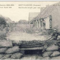 CPA 80 SOMME BEUVRAIGNES Barricade poilus Guerre