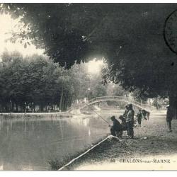 CPA 51 MARNE Chalons sur Marne Le Canal P&ecirc;cheurs