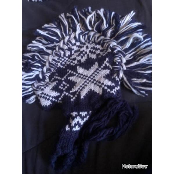 1 bonnet enfant 3 / 4 ans bleu blanc  benetton