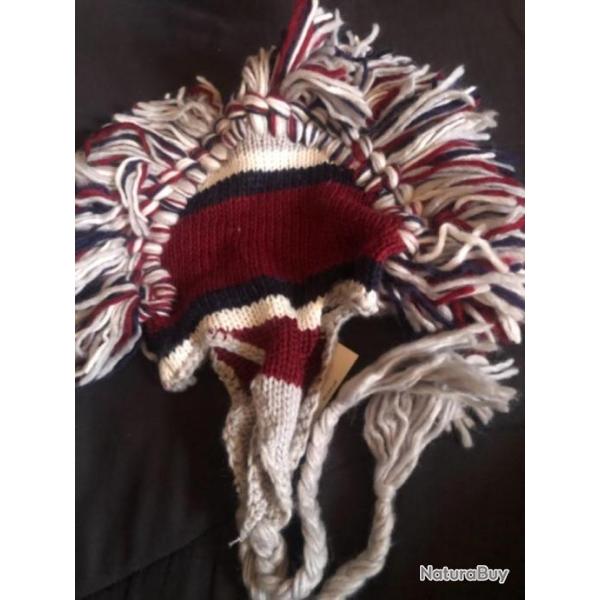 1 bonnet enfant 3 / 4 ans rouge blanc  bleu benetton