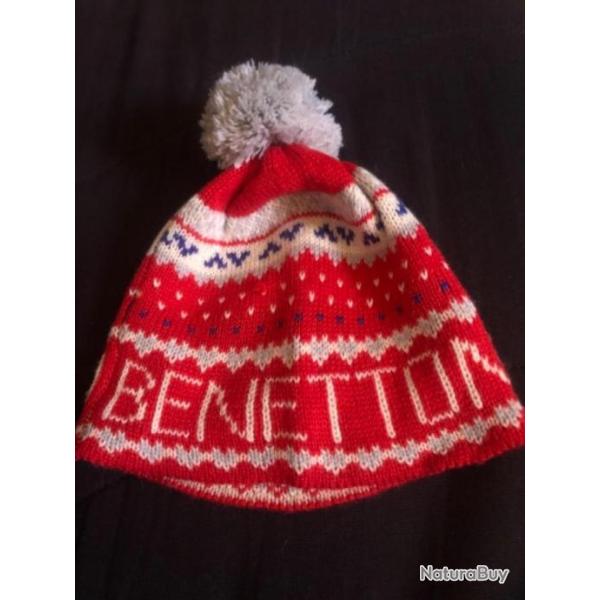 1 bonnet enfant 12 / 18 mois rouge pompon  benetton