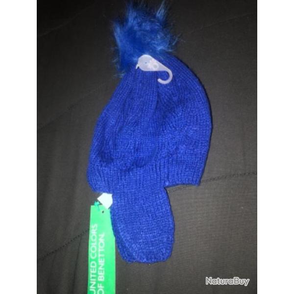 1 bonnet enfant 12 / 18 mois bleu pompon  benetton