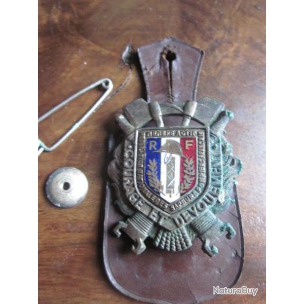 INSIGNE   POMPIER   COURAGE ET DEVOUMENT