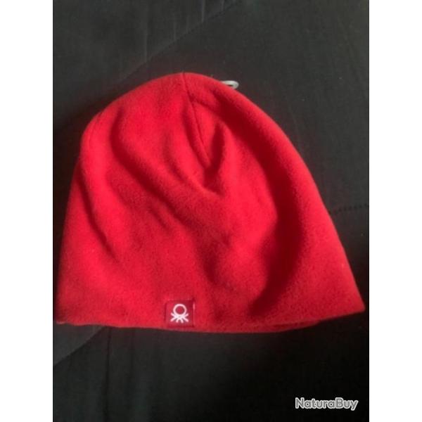 1 bonnet enfant 9 / 12 mois rouge benetton