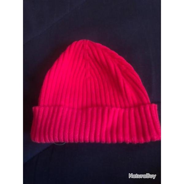 1 bonnet enfant 6 / 9 mois rouge benetton