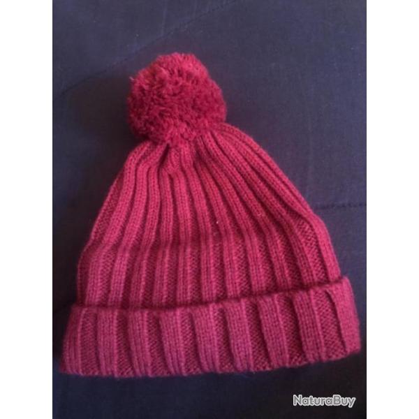 1 bonnet enfant 6 / 9 mois rouge pompon  benetton