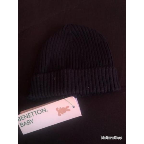 1 bonnet enfant 6 / 9 mois bleu fonc�   benetton