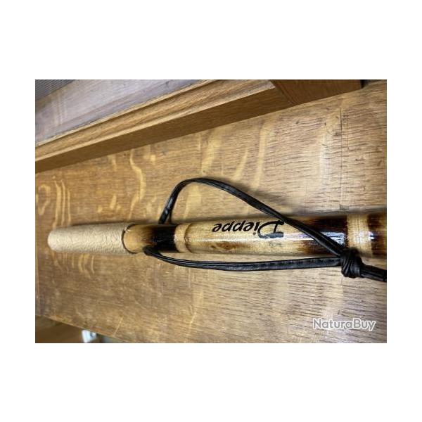 baton de marche naturel avec cordage