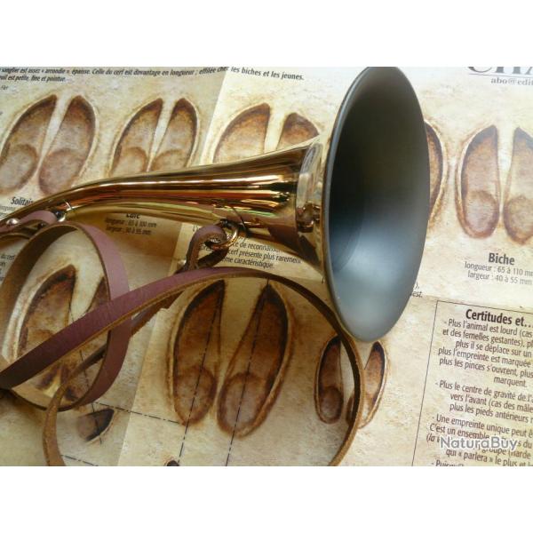 Tr�s belle  TROMPE / CORNE   MILLIENS...  ceintr�e  de  40 cm