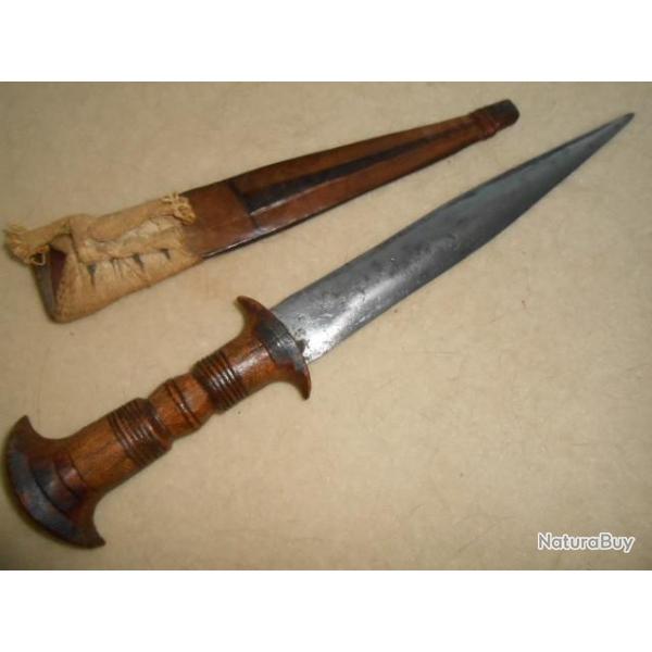 RARE ET BEAU POIGNARD  PEUL , FABRICATION LOCALE , long 35cm / lame 22cm (collection )