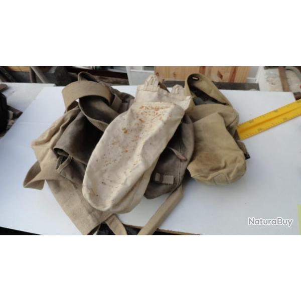 Lot 4 "sacs" militaires....PRIX EN BAISSE..19  au lieu de 39 