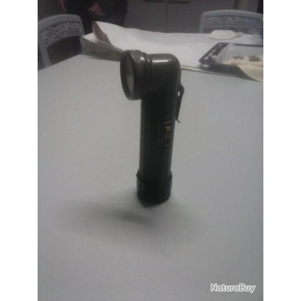 Vd ancien  lampe arm�e fran�aise kaki