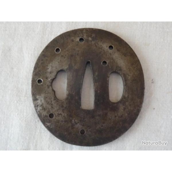 lot B7)  tsuba en fer pour katana  d'�poque , petit prix