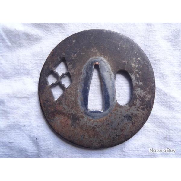 lot E85)  tsuba en fer pour katana  �poque EDO ,, petit prix