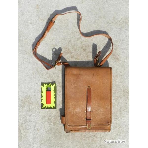 TRES BEL ANCIEN PORTE CARTE EN CUIR ---------