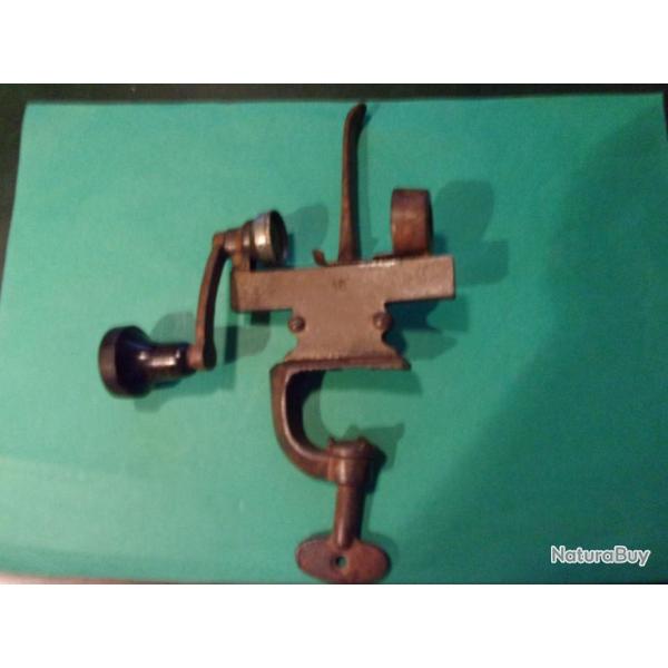 Ancien et rare sertisseur pour cartouches � broche cal: 16