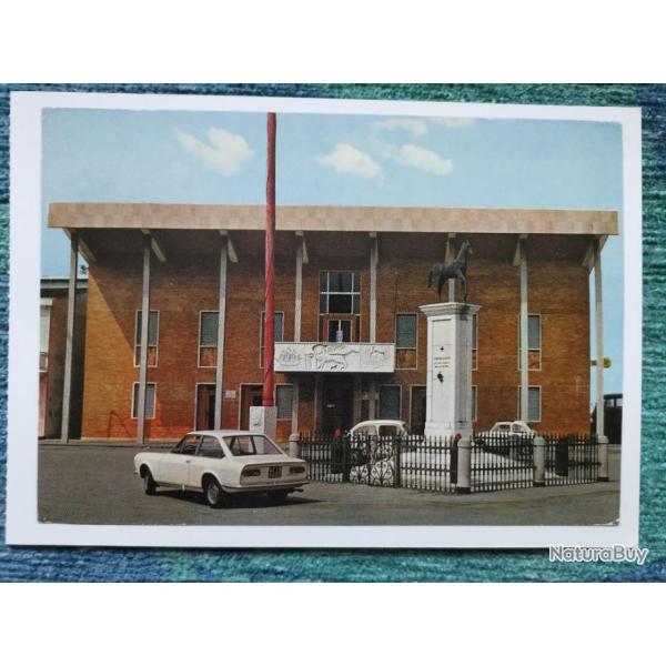 Carte postale La Piazza Cavallino Italie Fiat 124 Coup�