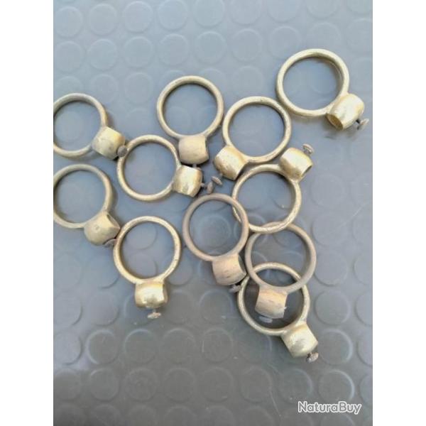 Anneaux laiton pour r�telier armes ( 11 ). Diam�tre des fixations 16 mm .