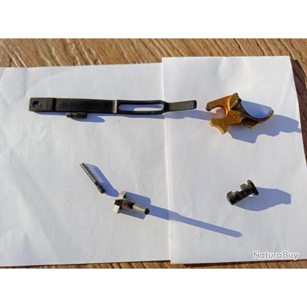 LOT PIECES BROWNING AUTO 5 . ( ressort de chien ,d�tente , bouton suret� , disconnecteur , goupille)