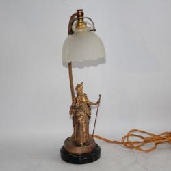Lampe Femme élégante à l'éventail