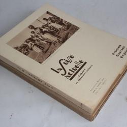 Livre La Suisse actuelle folklore et costumes suisse 1930