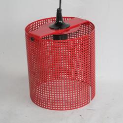 Suspension design rouge tôle perforée Matégot