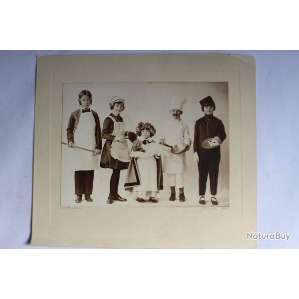 Photographie Enfants d�guis�s tenues travail P. Bonzon Gen�ve 1928
