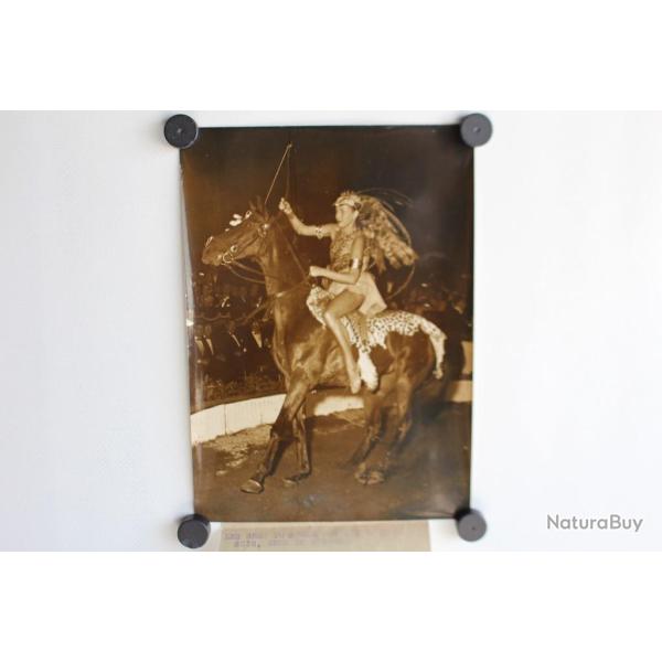 Photo cirque princesse Troubetsko� � cheval 1953