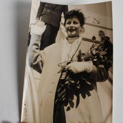 Photo Hedy LAMARR vedette américaine à Orly Paris 1953