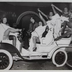 Photo spectacle French cancan au LIDO Agip Cohen 1953 automobile