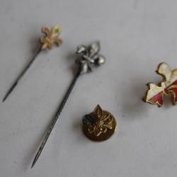 Quatre anciennes insignes Scout